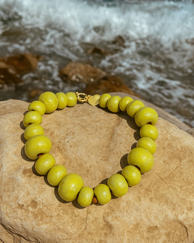 CERAMIC NECKLACE LIME