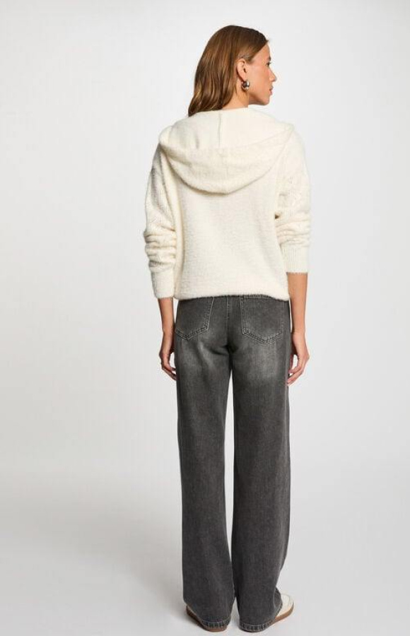 ΜΠΛΟΥΖΑ MBALOU